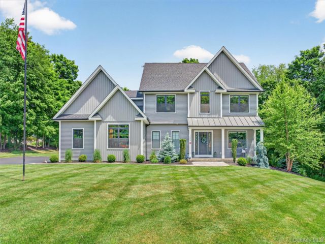  4 BR,  3.00 BTH &nbsp;Colonial style home in Salisbury Mills