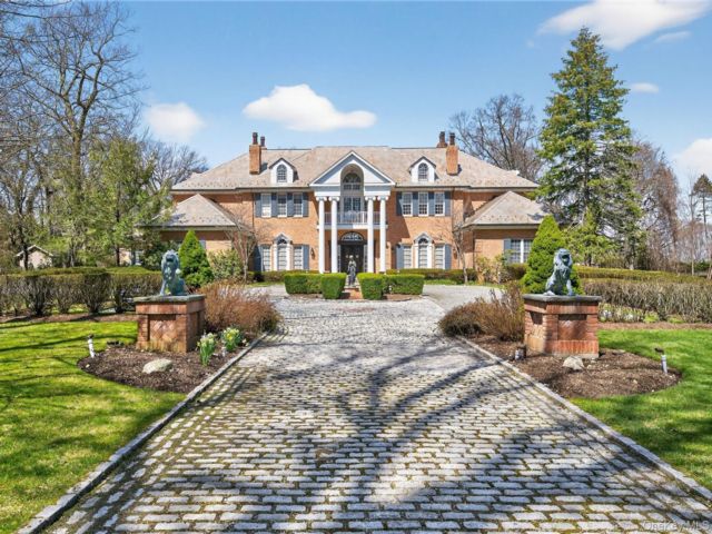  6 BR,  7.00 BTH &nbsp;Estate style home in Locust Valley