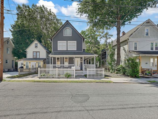  4 BR,  4.00 BTH &nbsp;Colonial style home in Port Jervis