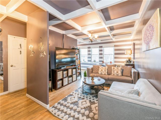 [Briarwood Real Estate, listing number 7297083]