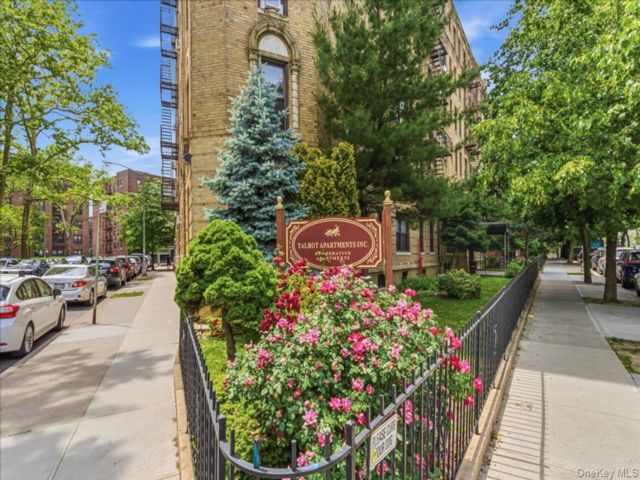 [Kew Gardens Real Estate, listing number 7297109]