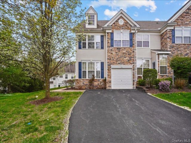  3 BR,  3.00 BTH &nbsp;Condo style home in Monroe