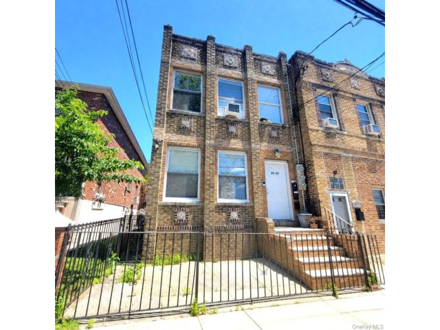  6 BR,  2.00 BTH &nbsp;House style home in Middle Village