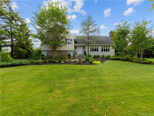  5 BR,  4.00 BTH &nbsp;Contemporary style home in Woodsburgh