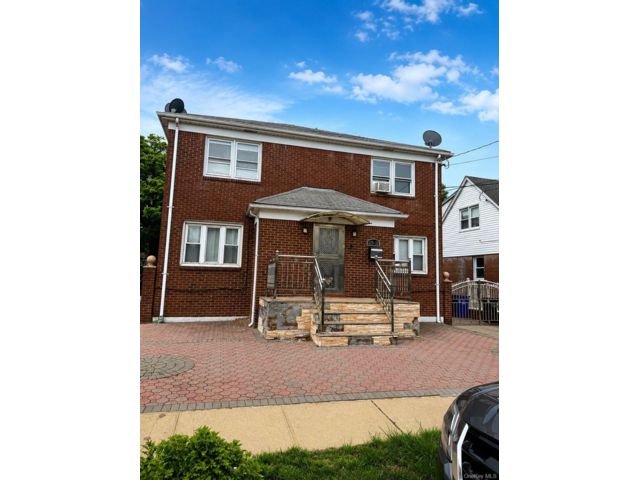  6 BR,  3.00 BTH &nbsp;House style home in Rosedale