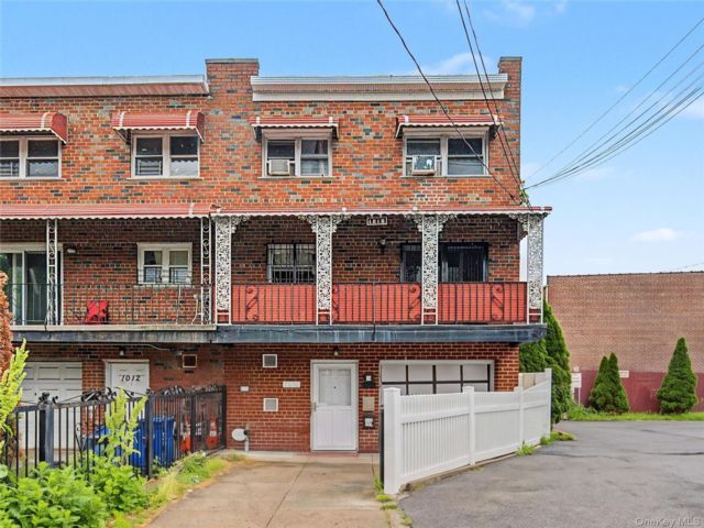 [Wakefield Real Estate, listing number 7297382]