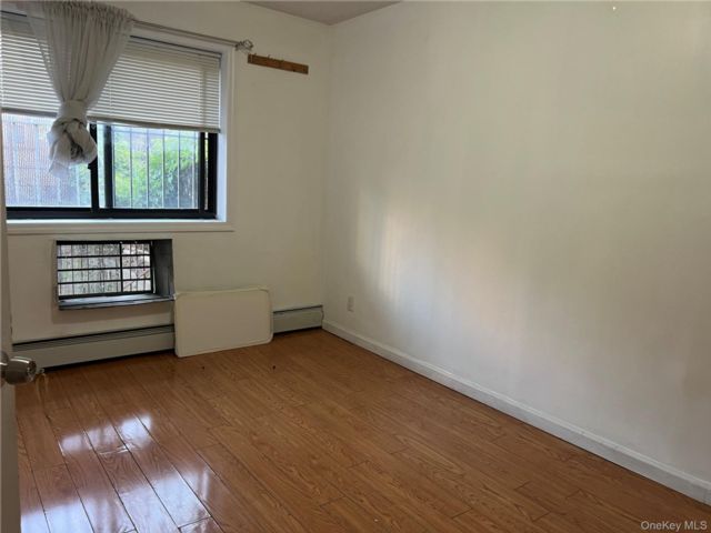  2 BR,  2.00 BTH &nbsp;Contemporary style home in Elmhurst