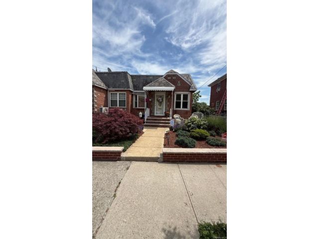  3 BR,  2.00 BTH &nbsp;Tudor style home in Ozone Park