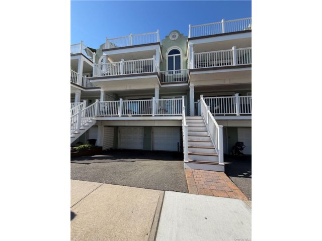  3 BR,  2.00 BTH &nbsp;Condo style home in Long Beach