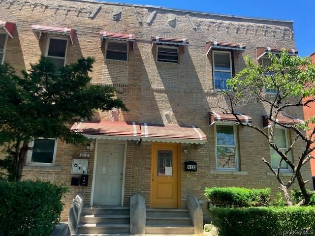 [Wakefield Real Estate, listing number 7297686]