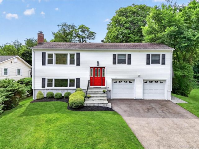  4 BR,  3.00 BTH &nbsp;Raised ranch style home in Montrose