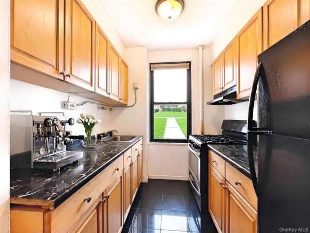  1 BR,  1.00 BTH &nbsp;Other style home in Rego Park