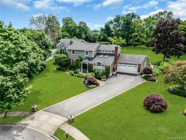  5 BR,  4.00 BTH &nbsp;Colonial style home in Plainview