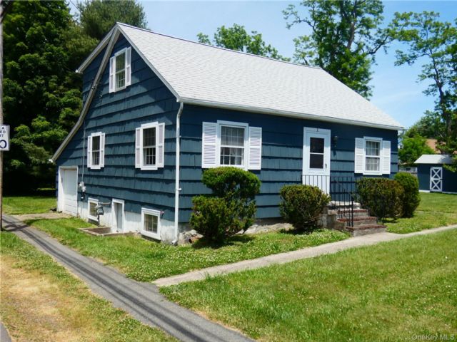  4 BR,  1.00 BTH &nbsp;Cape cod style home in Wallkill