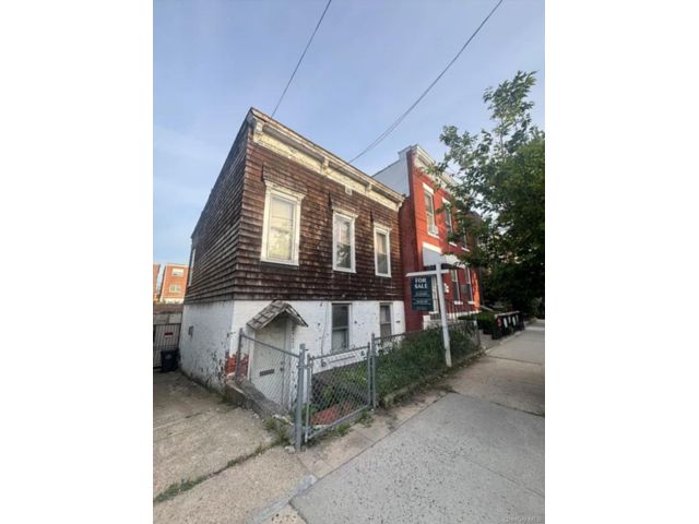  3 BR,  2.00 BTH &nbsp;Other style home in Astoria