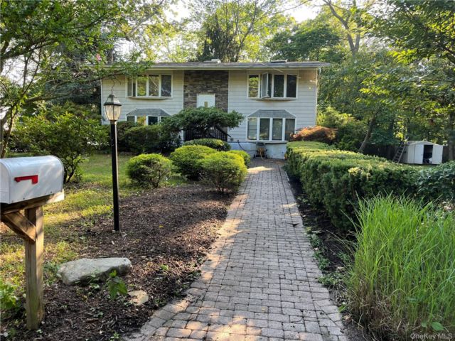  4 BR,  2.00 BTH &nbsp;Hi ranch style home in East Setauket