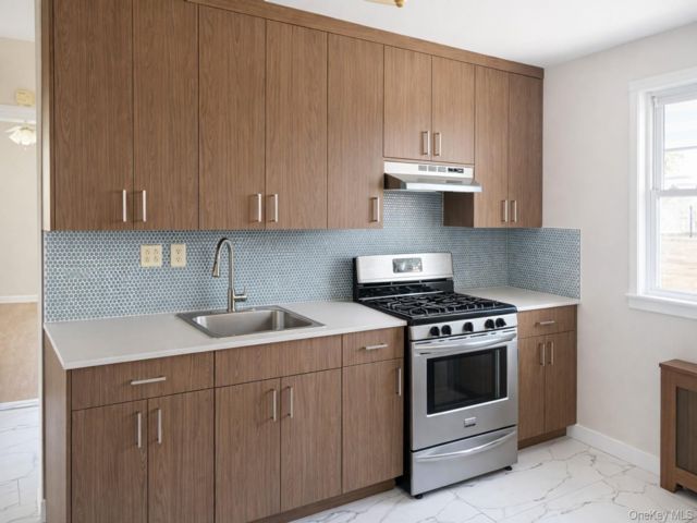  3 BR,  1.00 BTH &nbsp;Other style home in Middle Village