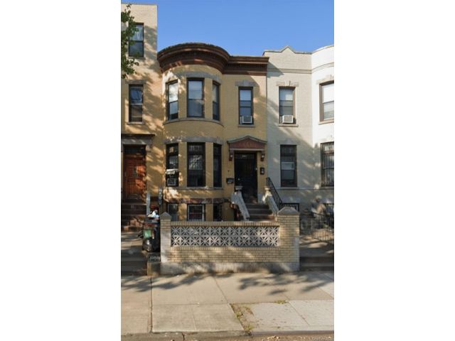 5 BR,  3.00 BTH &nbsp;Other style home in Boro Park