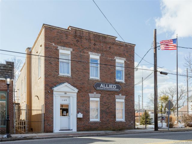 Studio,  0.00 BTH &nbsp;Commercial style home in Sayville