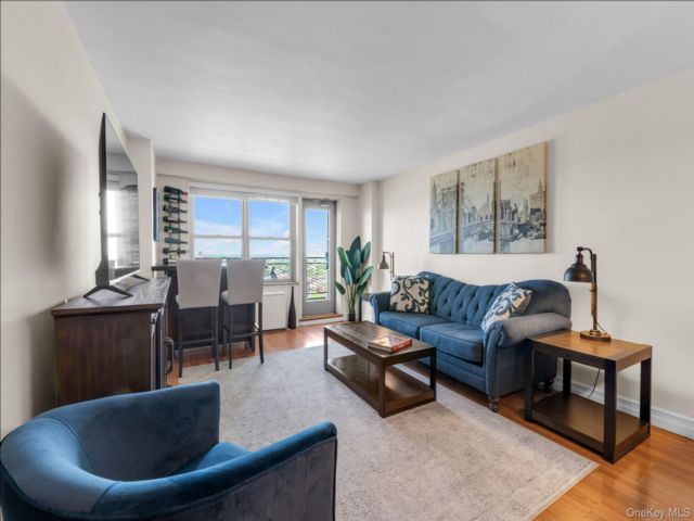  1 BR,  1.00 BTH &nbsp;High rise style home in Kew Gardens