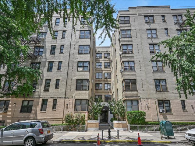 Studio,  1.00 BTH &nbsp;Mid rise style home in Jerome Avenue