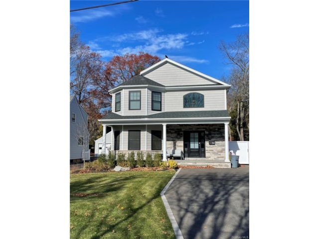  4 BR,  3.00 BTH &nbsp;Colonial style home in Bethpage