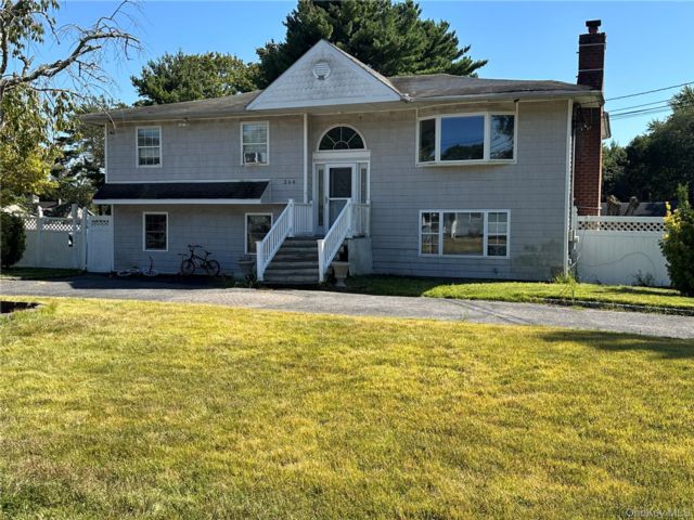  5 BR,  3.00 BTH &nbsp;Hi ranch style home in Central Islip