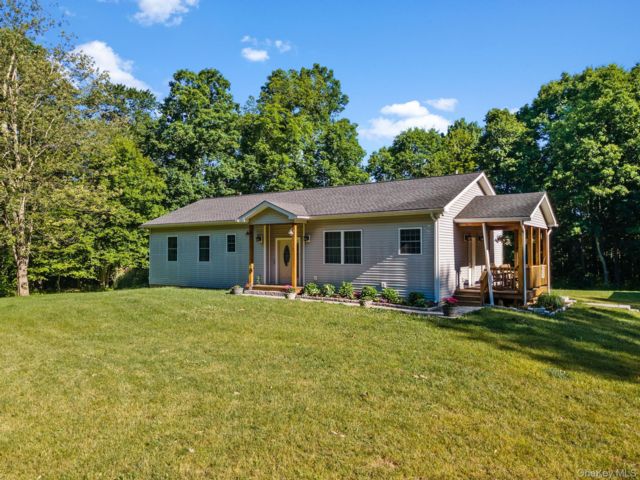  2 BR,  2.00 BTH &nbsp;Ranch style home in Highland