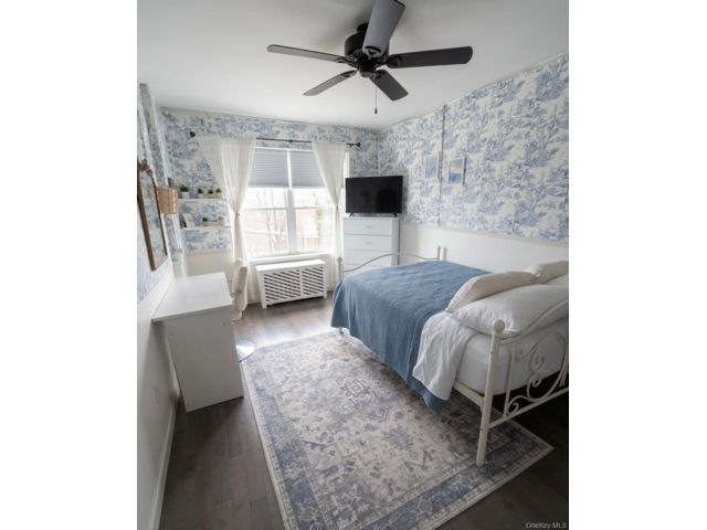 [PHOTO]