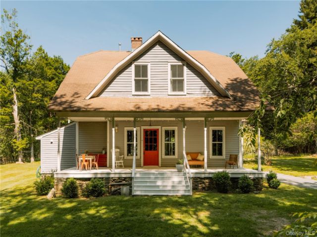  3 BR,  2.00 BTH &nbsp;Farmhouse style home in Liberty
