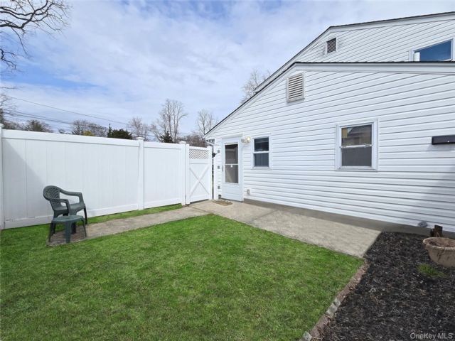 [Selden Real Estate, listing number 7300242]