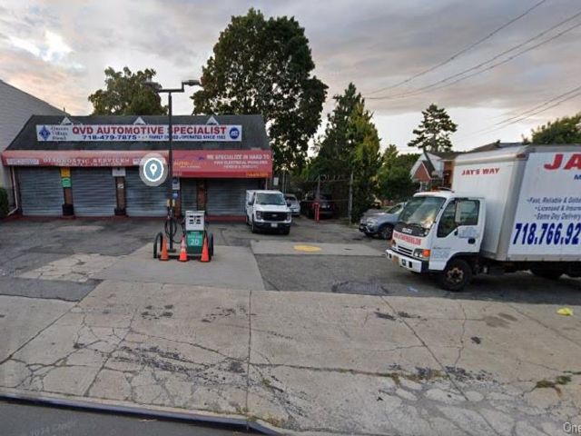 Studio,  0.00 BTH &nbsp;Commercial style home in Queens Village
