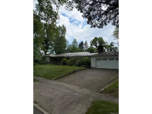  4 BR,  4.00 BTH &nbsp;Other style home in Great Neck