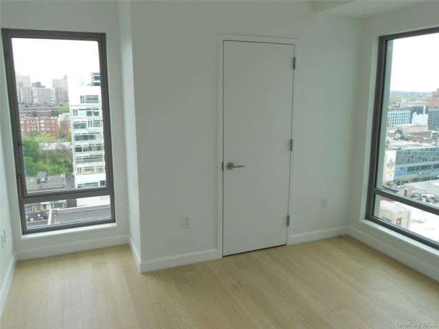 [PHOTO]