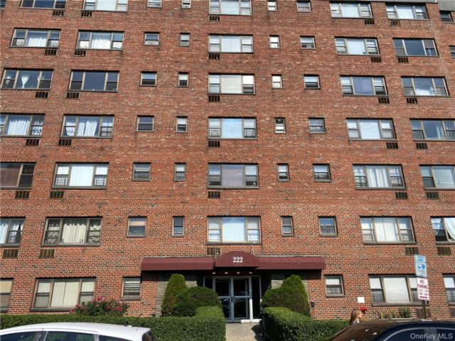  2 BR,  2.00 BTH &nbsp;Mid rise style home in Yonkers