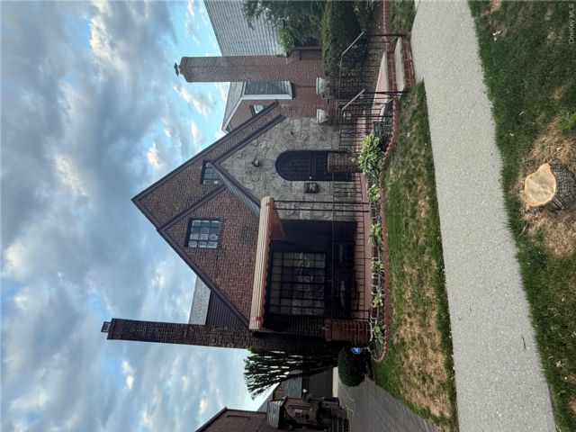  1 BR,  1.00 BTH &nbsp;Tudor style home in Rego Park