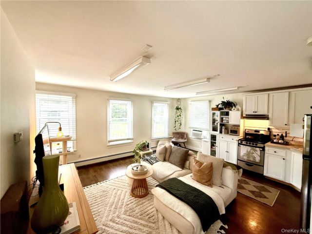  1 BR,  1.00 BTH &nbsp;Other style home in Locust Valley