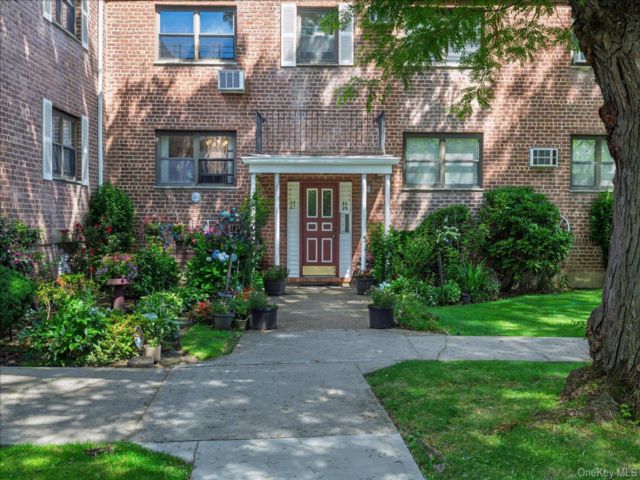 [Howard Beach Real Estate, listing number 7300978]