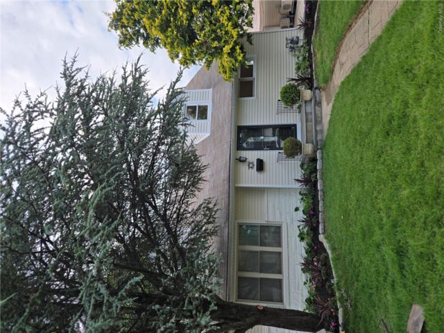  4 BR,  3.00 BTH &nbsp;Cape cod style home in Hempstead
