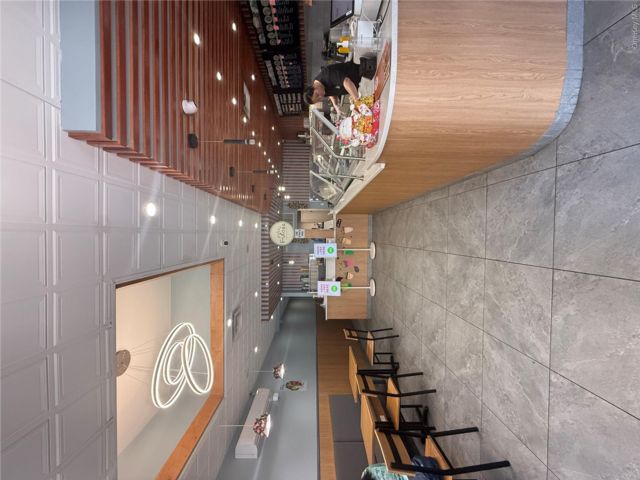 [PHOTO]