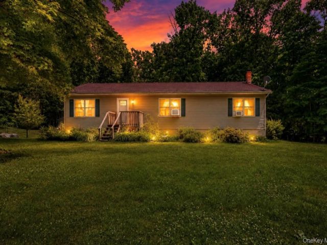  3 BR,  2.00 BTH &nbsp;Ranch style home in Walden