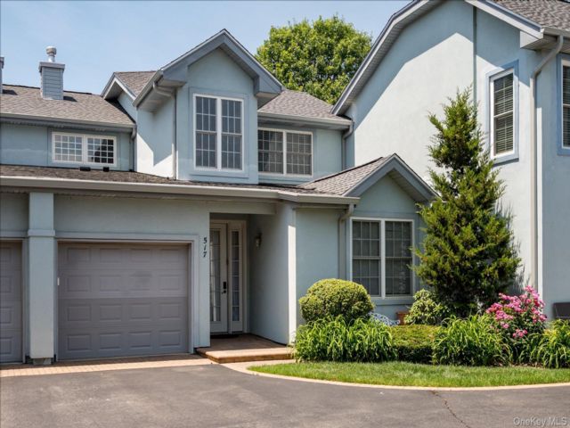  2 BR,  3.00 BTH &nbsp;Condo style home in Melville