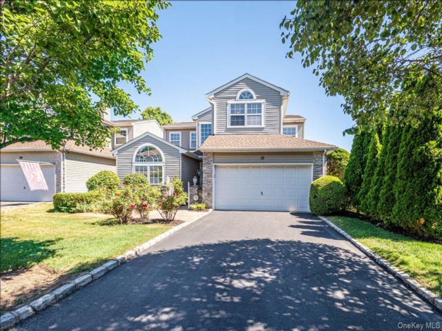  4 BR,  3.00 BTH &nbsp;Other style home in Hauppauge