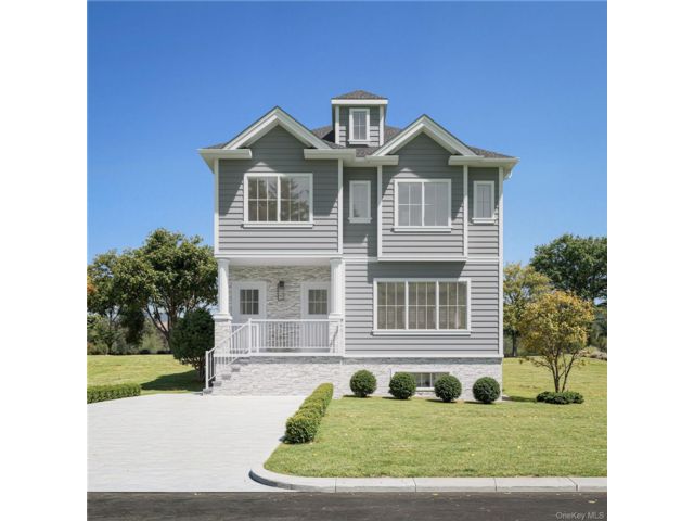  6 BR,  3.00 BTH &nbsp;Colonial style home in West Brighton