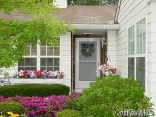  2 BR,  2.00 BTH &nbsp;Condo style home in Coram