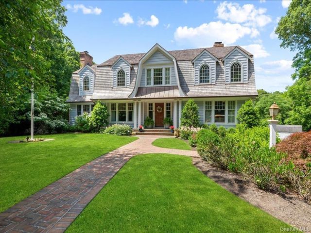  4 BR,  3.00 BTH &nbsp;Colonial style home in Cold Spring Harbor