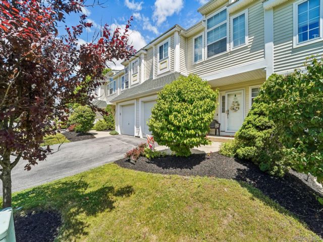  3 BR,  3.00 BTH &nbsp;Condo style home in Newburgh