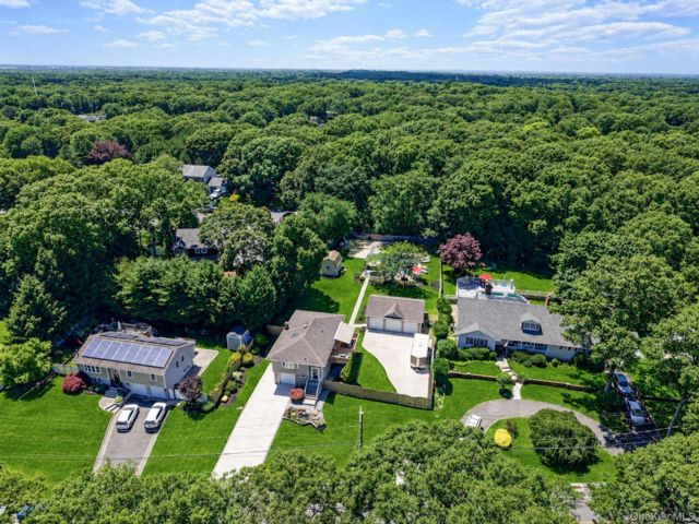  4 BR,  2.00 BTH &nbsp;Hi ranch style home in Farmingville