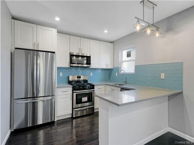  3 BR,  2.00 BTH &nbsp;Contemporary style home in Mount Vernon