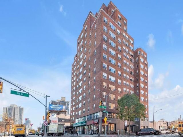 Studio,  1.00 BTH &nbsp;High rise style home in Forest Hills